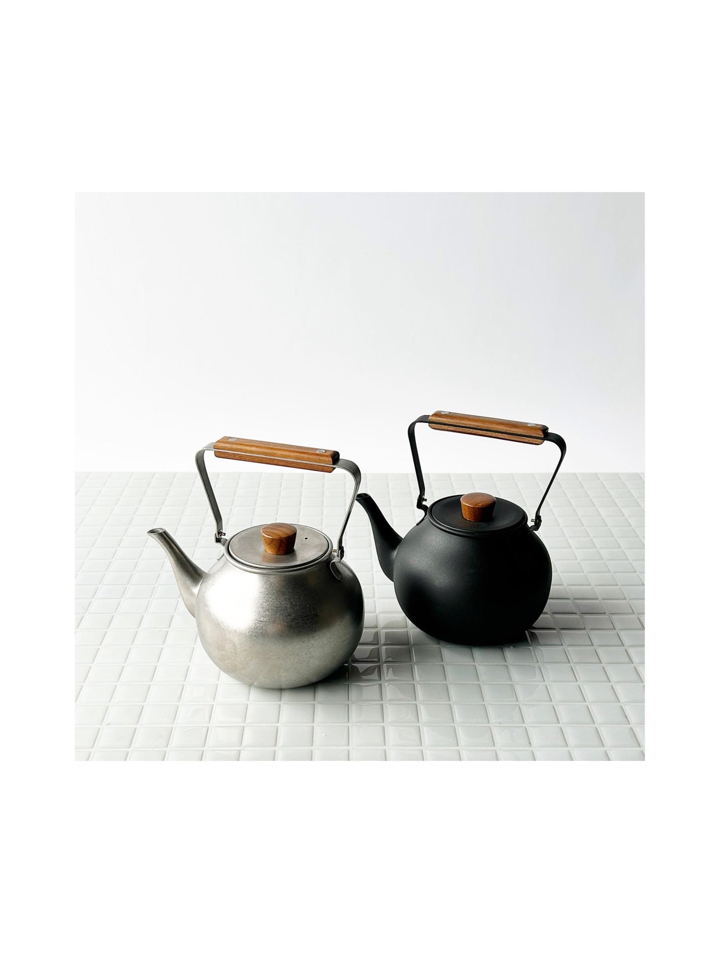 Miyako Stainless Tea Pot 700ml, Frosty Silver / Matte Black